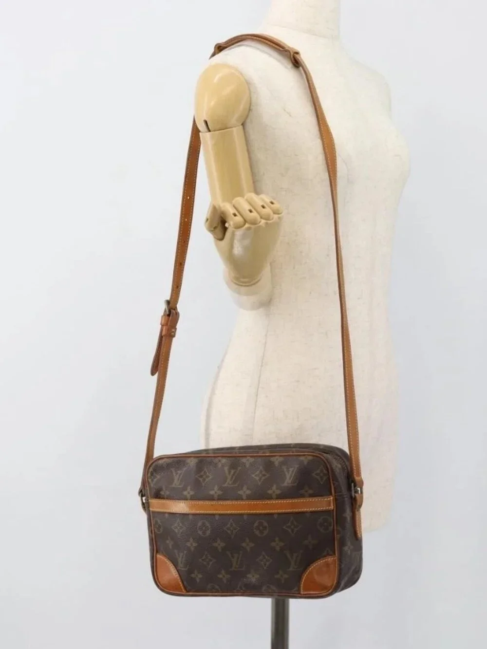 LOUIS VUITTON Monogram Trocadero 27 Shoulder Bag M51274 LV Auth 188424